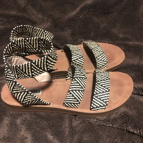 STEVE MADDEN SANDALS SLIGHTLY USED SIZE 8.5 - Picture 5 of 8